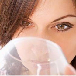 Можно ли совмещать кормление грудью и алкоголь? Можно ли совмещать кормление грудью и алкоголь?