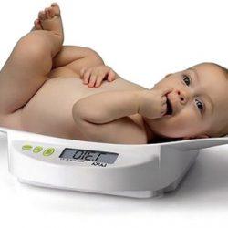 Весы для новорожденных помогают регулировать правильное развитие ребенка
