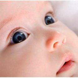 Почему гноятся глазки у новорожденного ребенка?