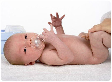 Осмотр ребенка после операции на яичках