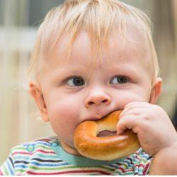 Советы специалистов о том, как научить малыша жевать Советы специалистов о том, как научить малыша жевать