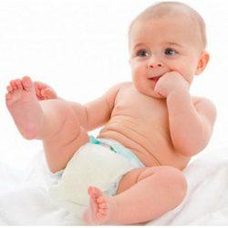 Во сколько месяцев ребенок начинает сидеть? Нужно ли ему помогать? Во сколько месяцев ребенок начинает сидеть? Нужно ли ему помогать?