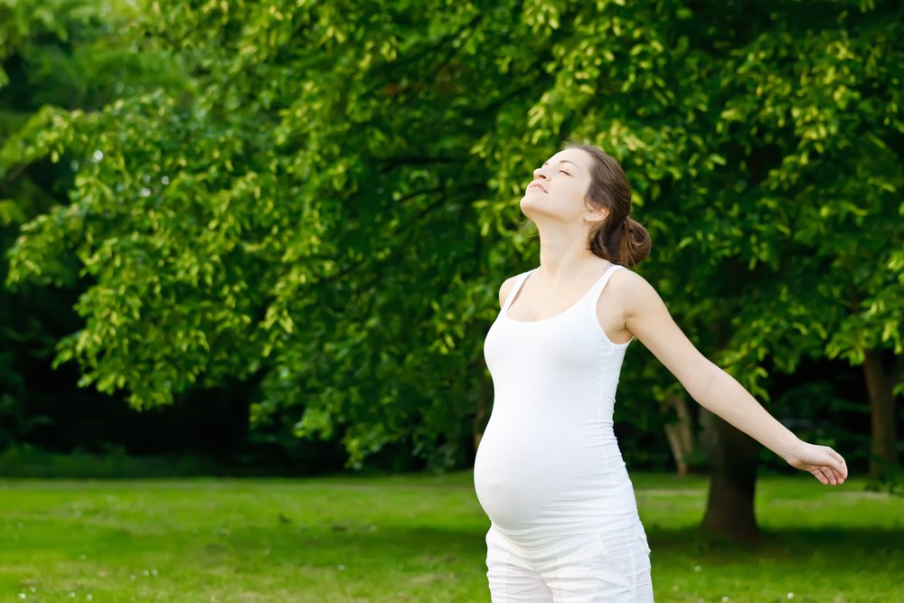 Беременным женщинам рекомендуется больше находиться на свежем воздухе