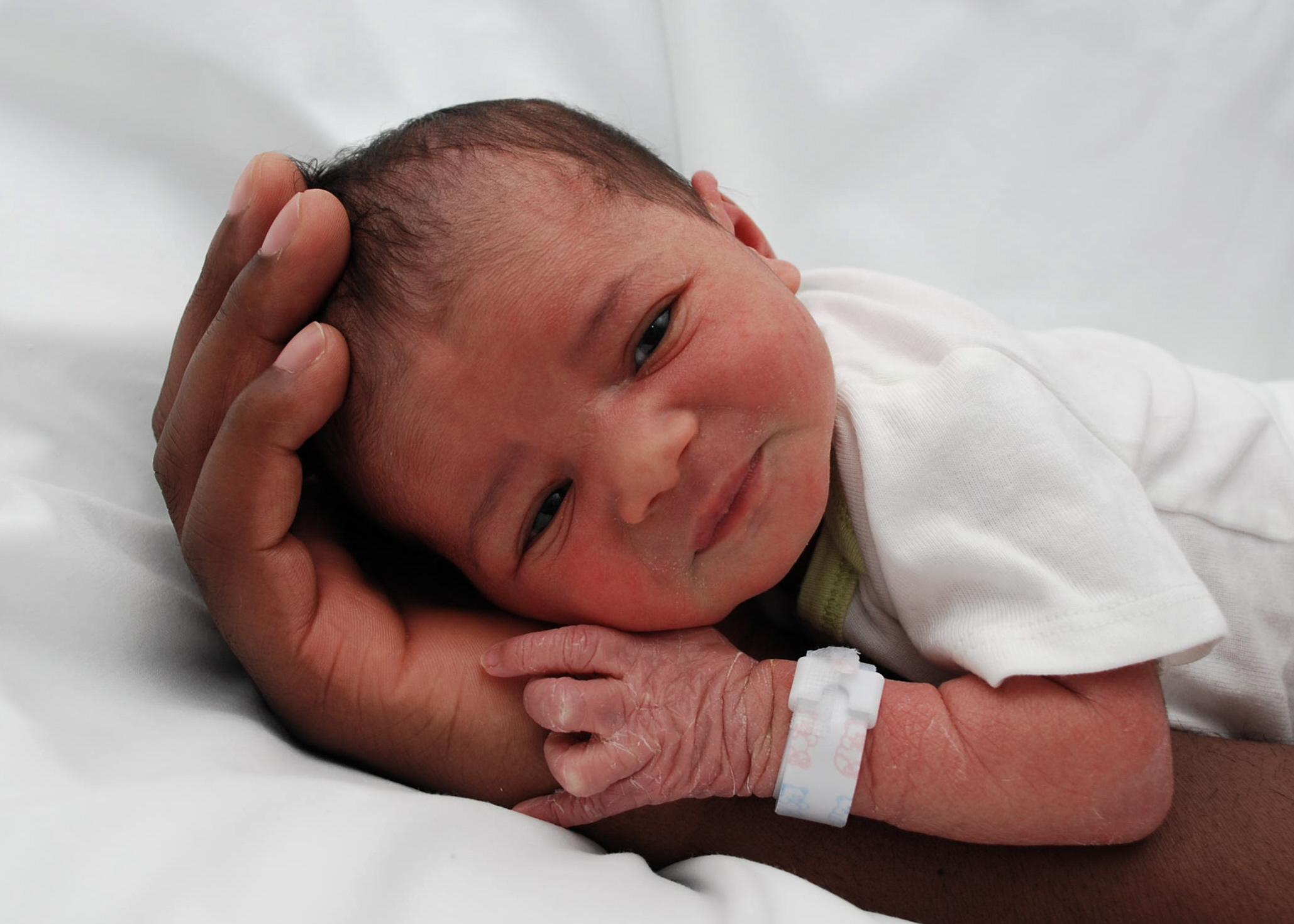 Ребенок родился в октябре. Новорожденный ребенок. Зебренок новорожденный. Новорожденный малыш. Новорожденные фото.