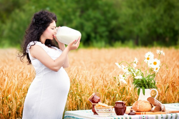 Пейте молоко на протяжении всей беременности