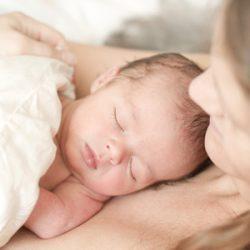 Когда заживает родничок у новорожденного - разберемся в тонкостях