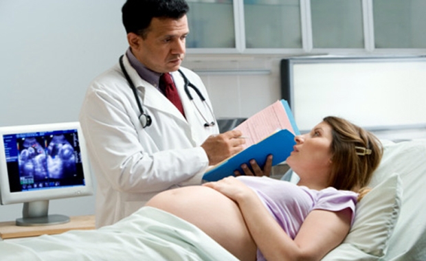 Отсутствие родов в определенный срок или угроза выкидыша