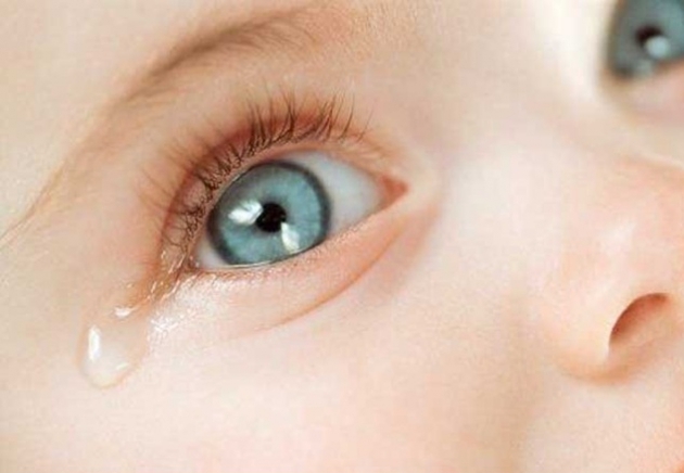 Повышенное слезоотделение с последующим нагноением глаза – признаки коньюктивита
