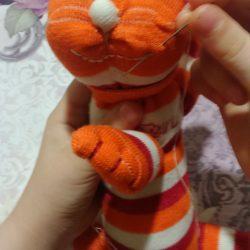 Мастер класс - игрушки из носочков. Делаем котика Мастер класс — игрушки из носочков. Делаем котика