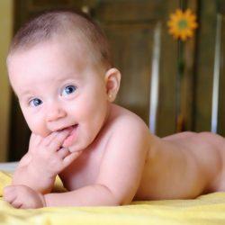 Ребенок сосет палец - польза или вред Ребенок сосет палец — польза или вред