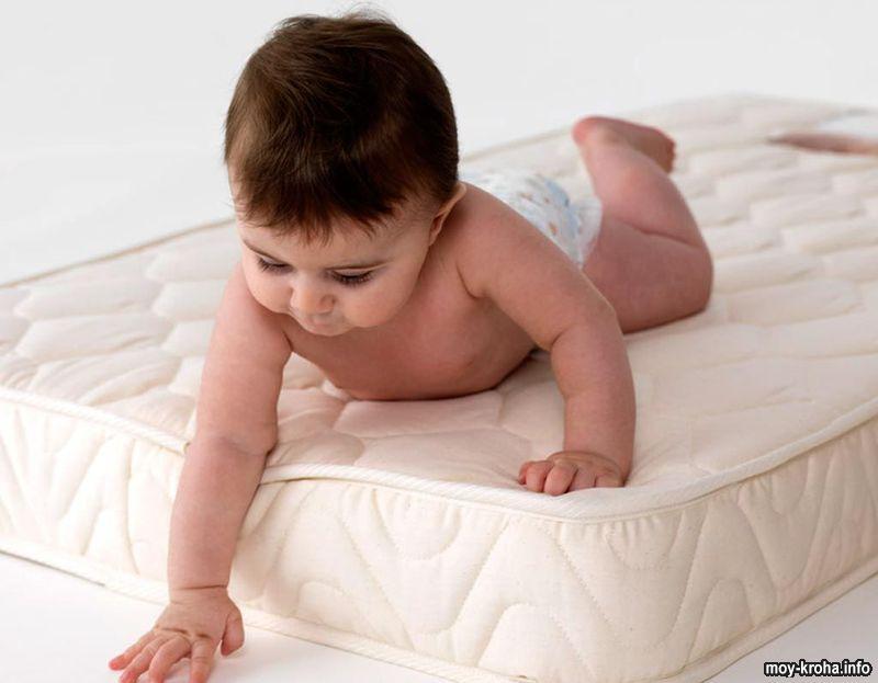 Матраци для немовлят: правильний вибір для нормального розвитку